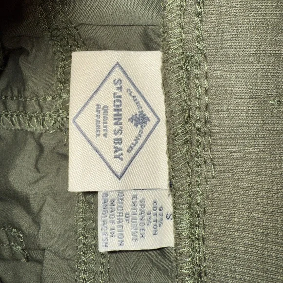 St. John's Bay Utility Mid Rise Capris - Picture 8 of 8